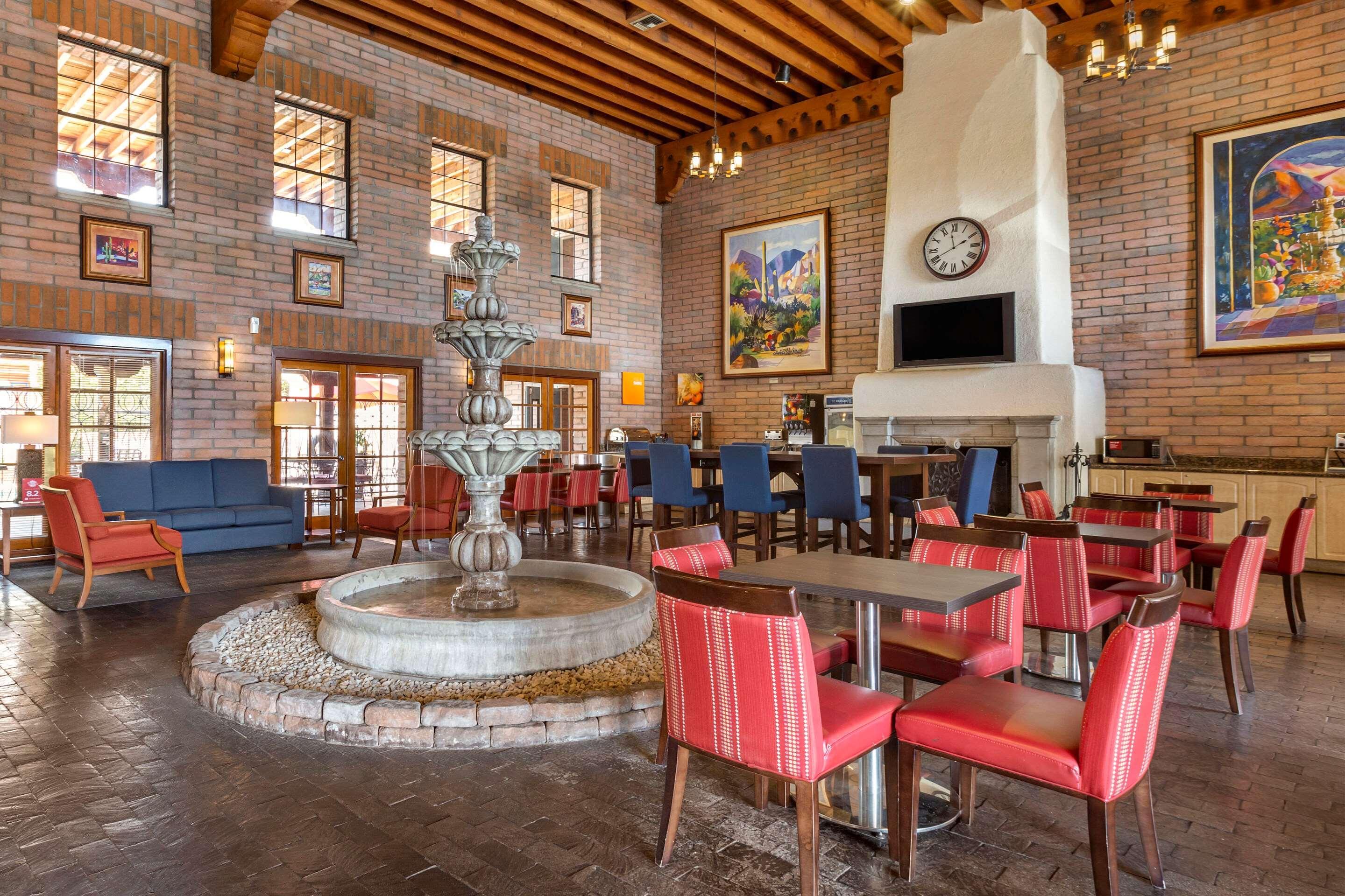 Comfort Suites At Sabino Canyon Tucson Exterior photo